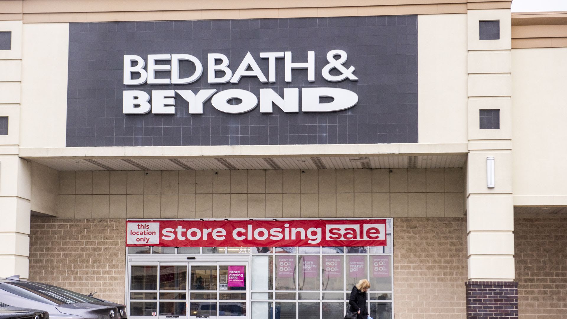 A Bed Bath & Beyond storefront with a store closing sign hanging above the entrance.