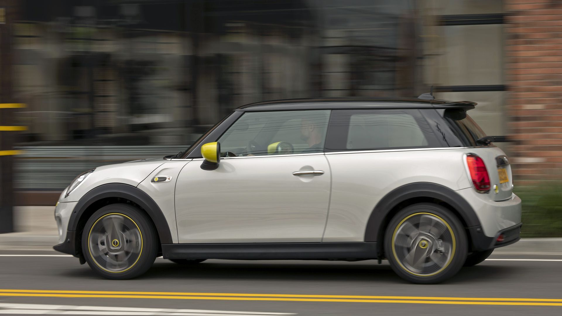 What We Re Driving The 2020 Mini Cooper Se Axios