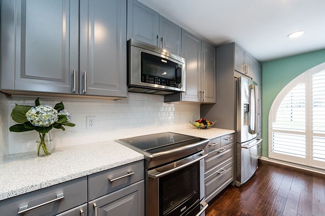 5807 Sharon Road kitchen