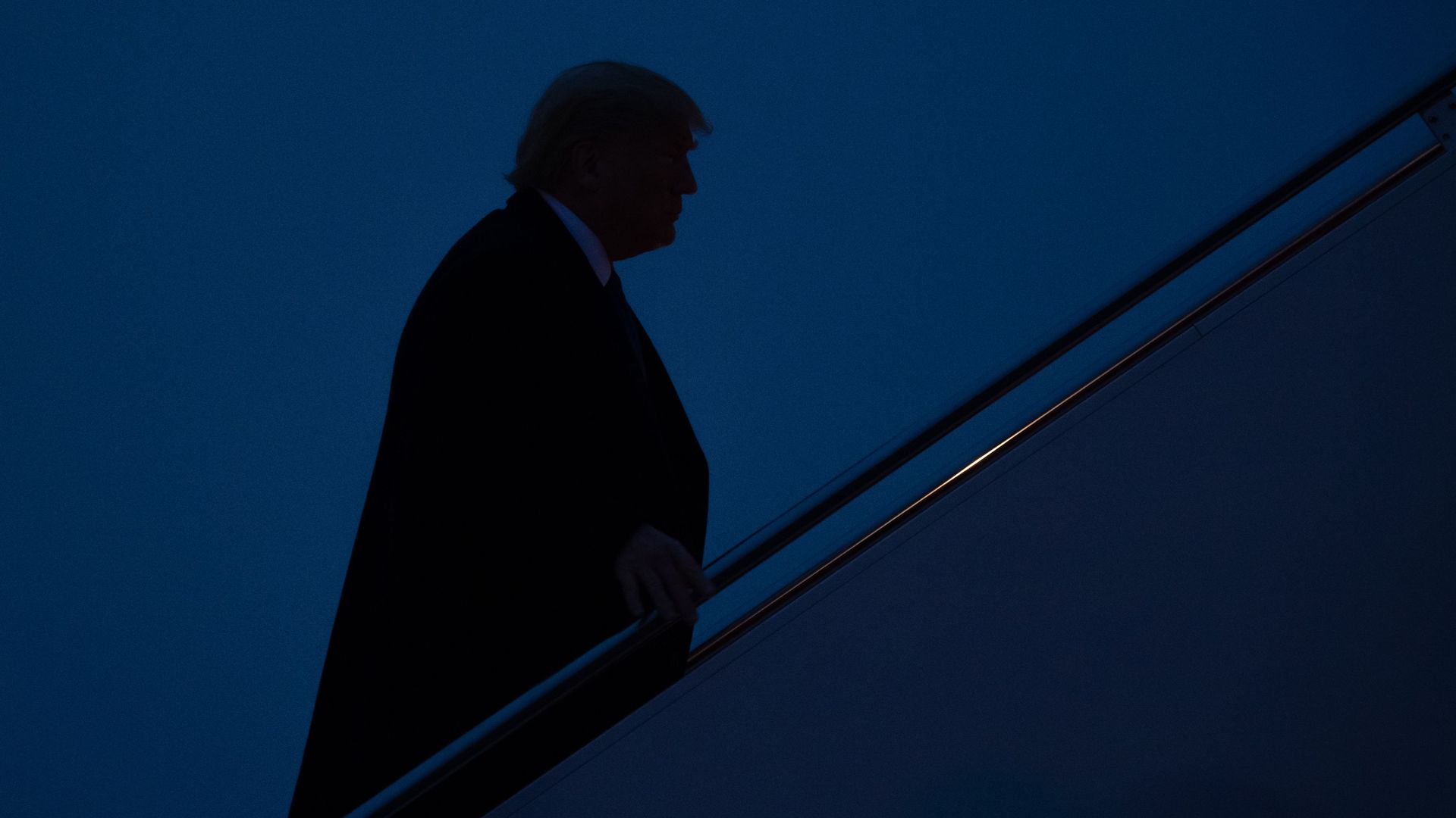 President boarding Air Force One