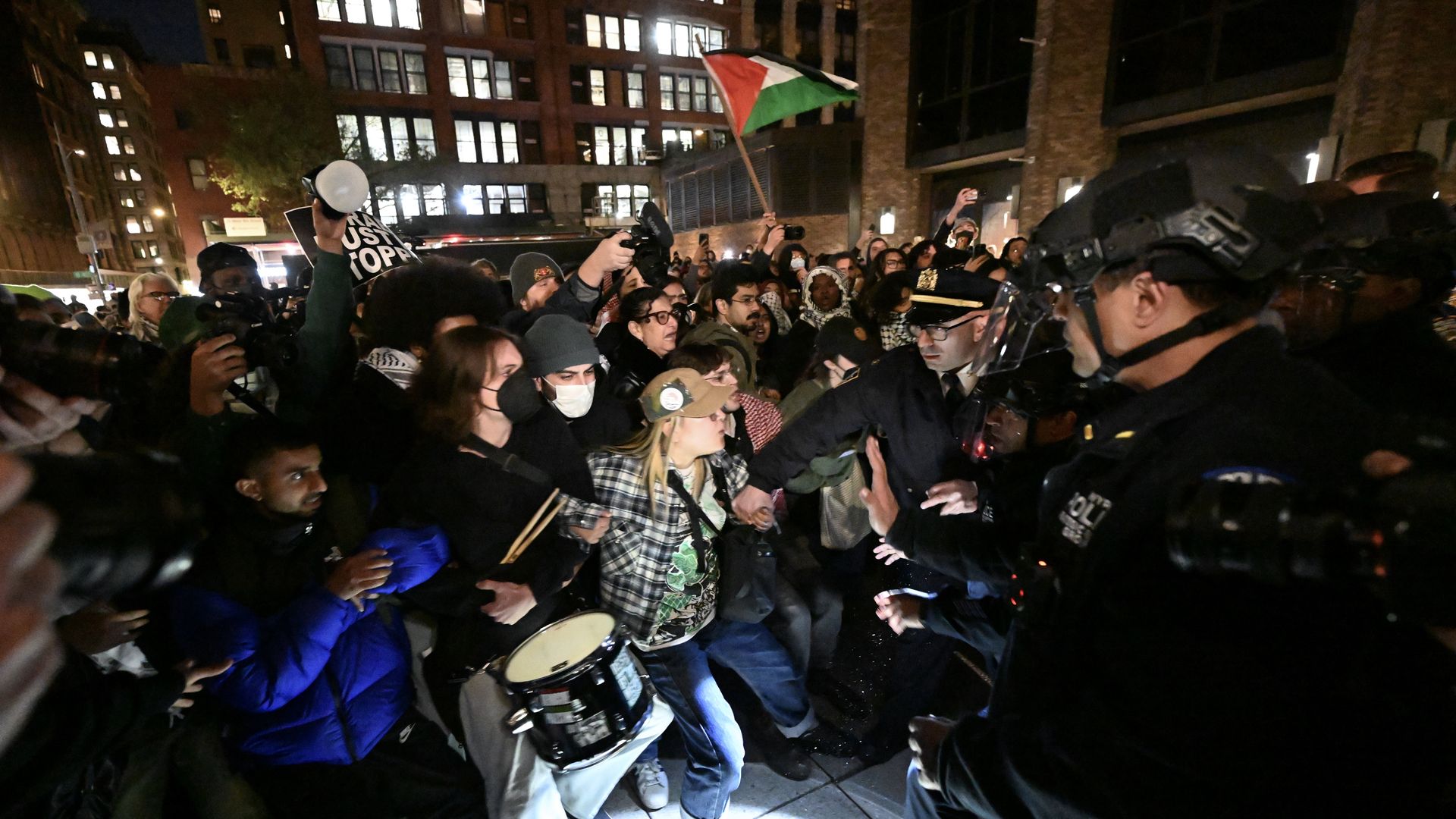  Police intervene and arrest more than 100 students at New York University (NYU) who continue their demonstration on campus in solidarity with the students at Columbia University and to oppose Israel's attacks on Gaza, in New York, United States on April 22, 2024. 