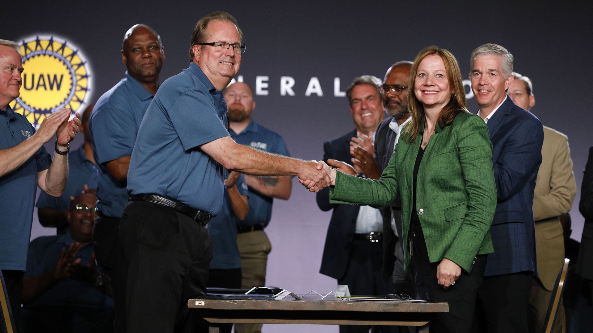 GM CEO Mary Barra and UAW President Gary Jones open the 2019 GM-UAW contract talks with the traditional ceremonial handshake.
