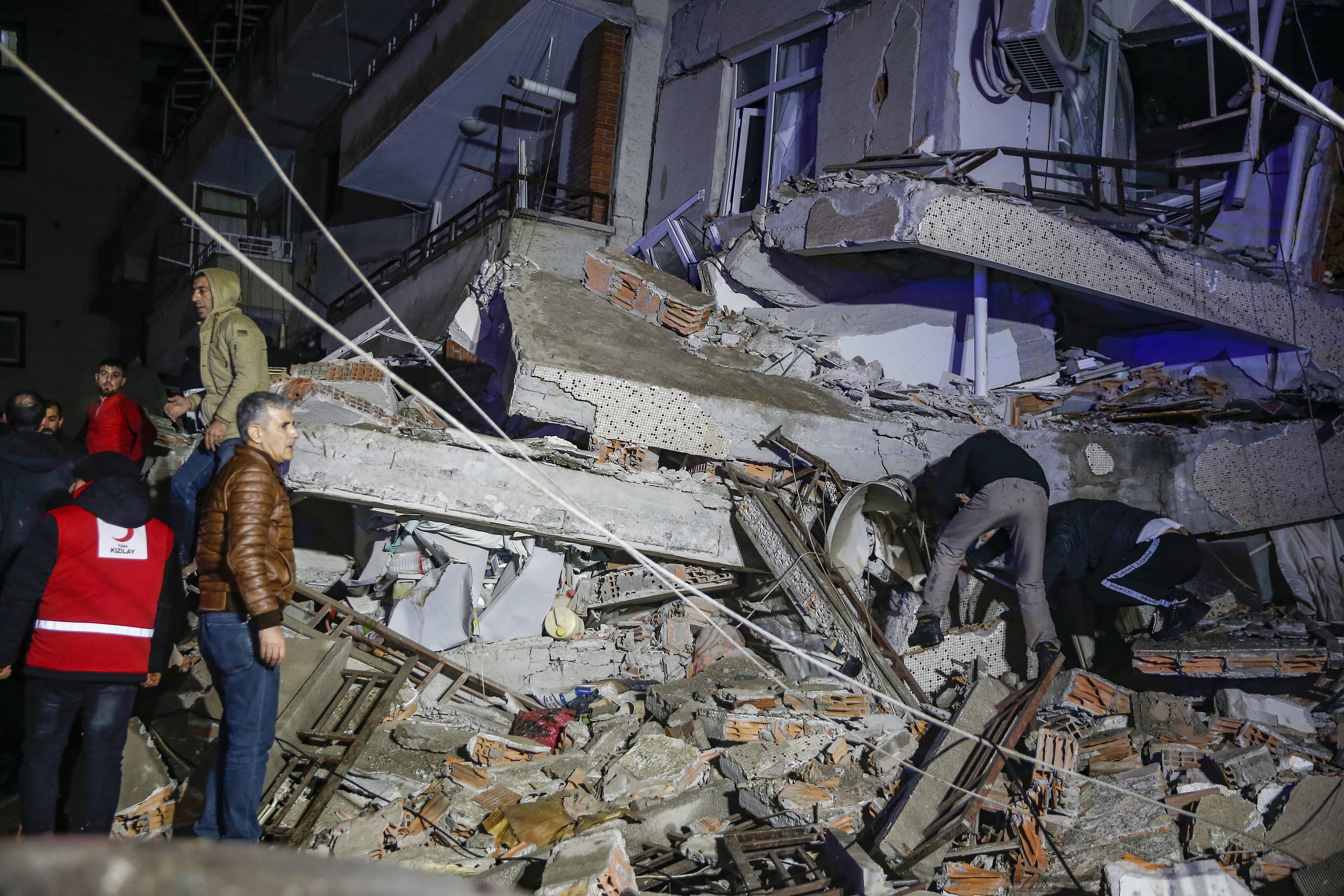  A view of destroyed building after earthquakes jolts Turkiye's provinces, on February 6, 2023 in Diyarbakir, Turkiye. 