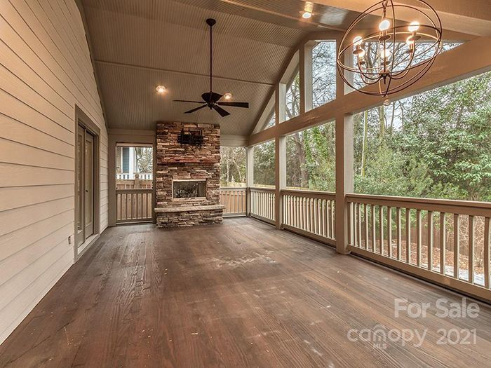 2440 Kingsbury Dr. patio