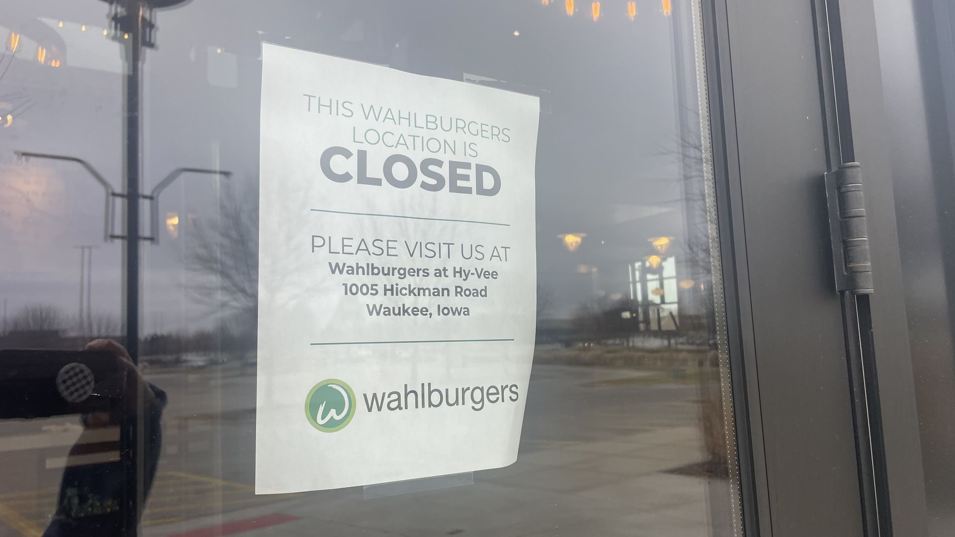 Wahlburgers closed sign