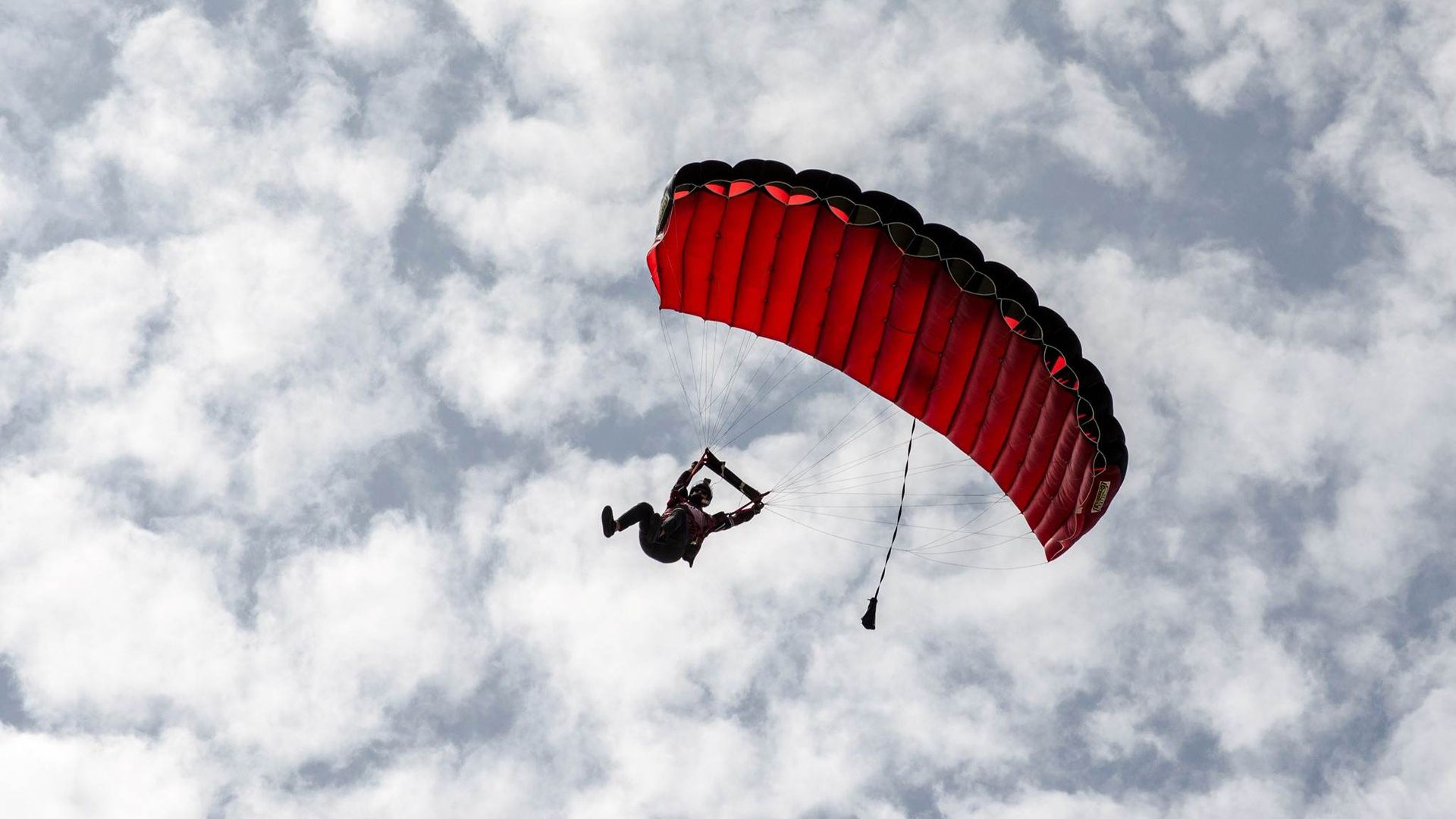 Des Moines Skydivers opens in Knoxville, Iowa - Axios Des Moines