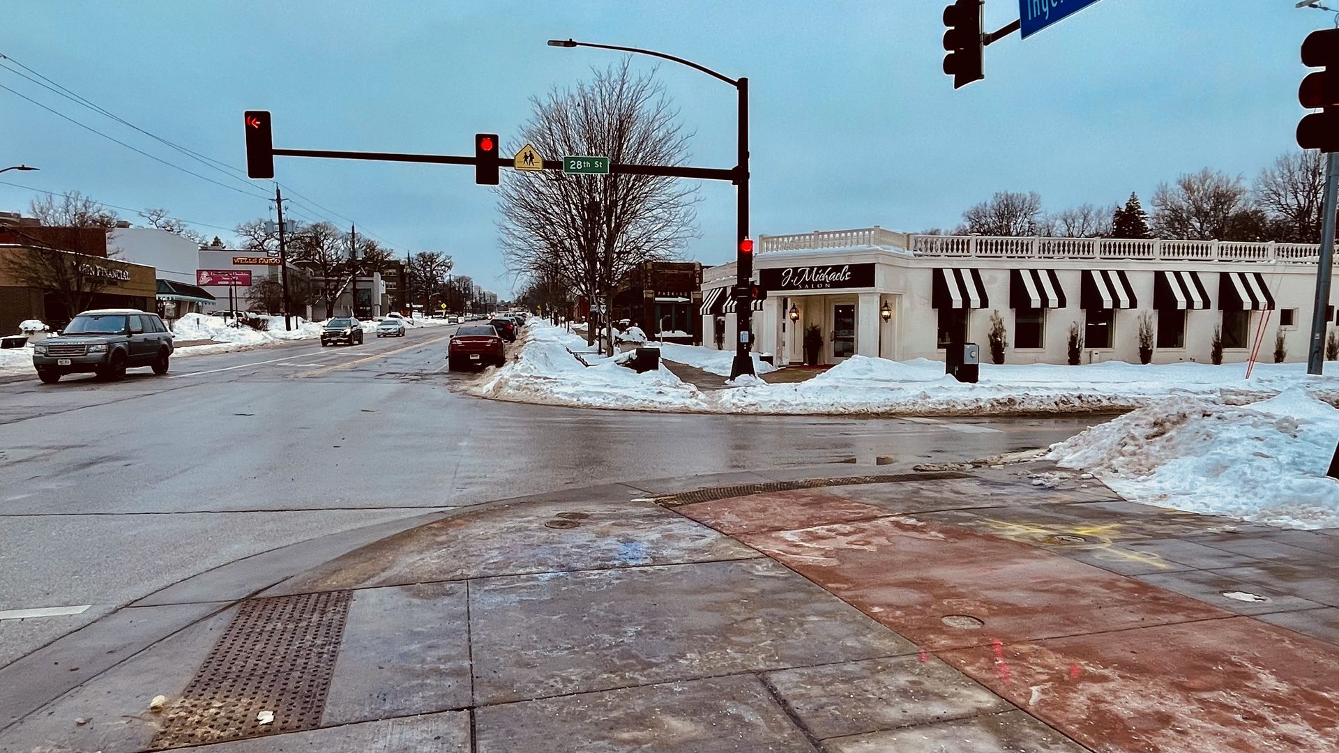 A photo of Ingersoll Avenue in Des Moines.