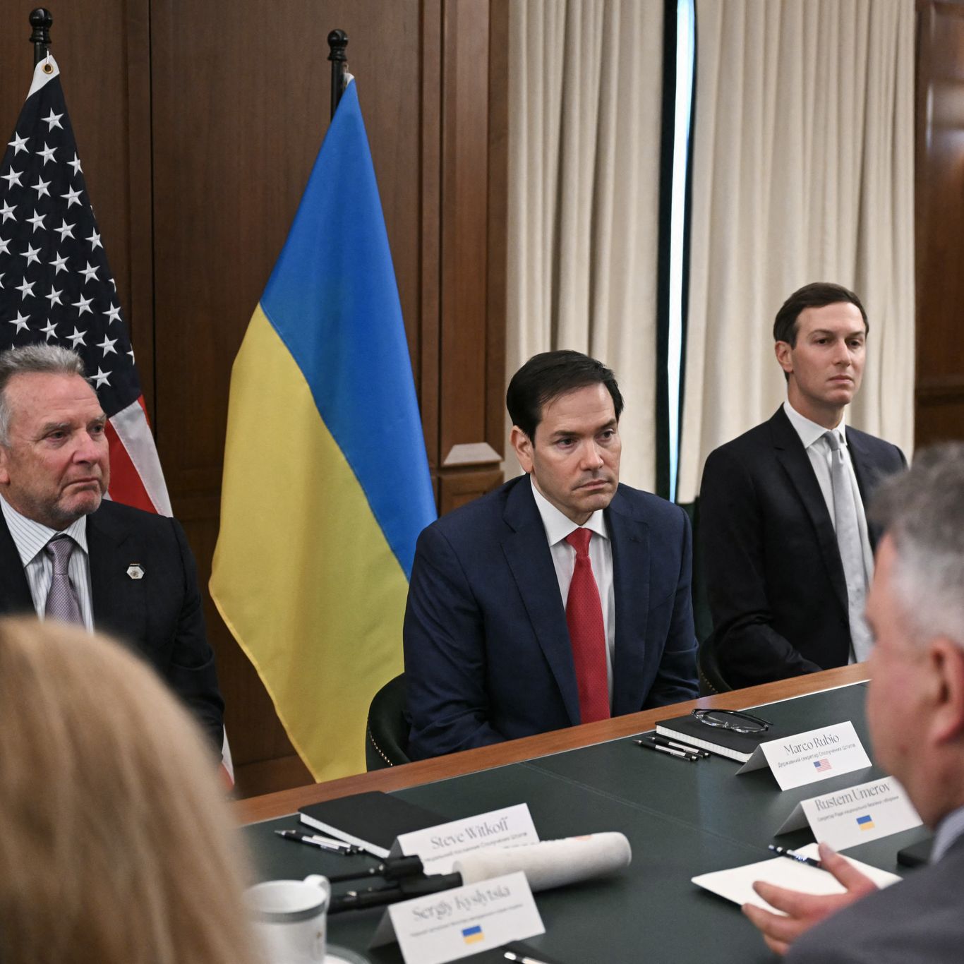 US-Ukraine talks to end war dominated by Russia border issue