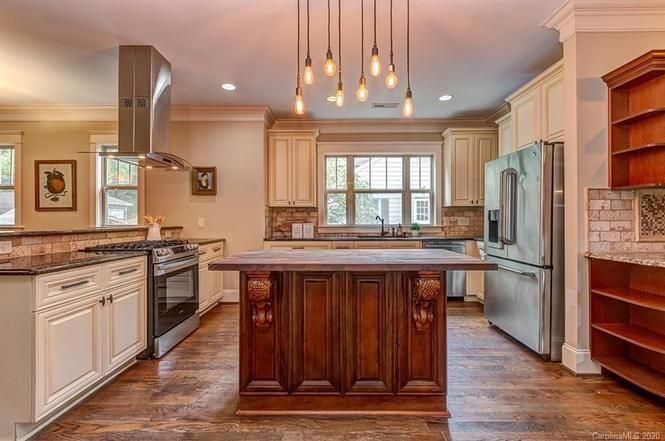 1411 Ivey Dr kitchen