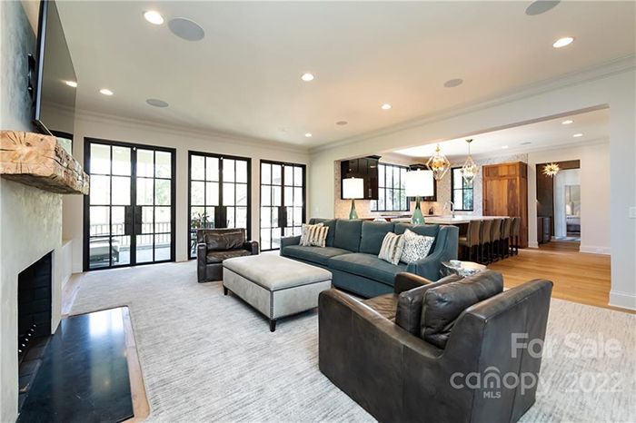 2209 Sherwood Ave. living room 2