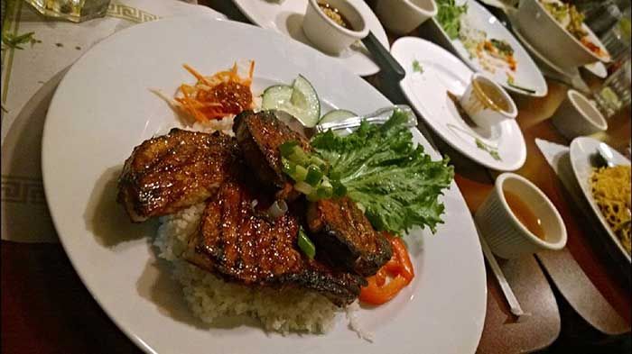 Vietnam-Grille-meal
