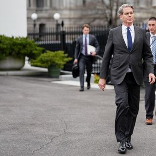 Scoop: Trump eases Venezuela sanctions on oil, fertilizer to blunt Iran war costs