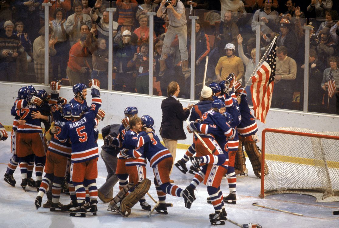 American hockey team celebrating