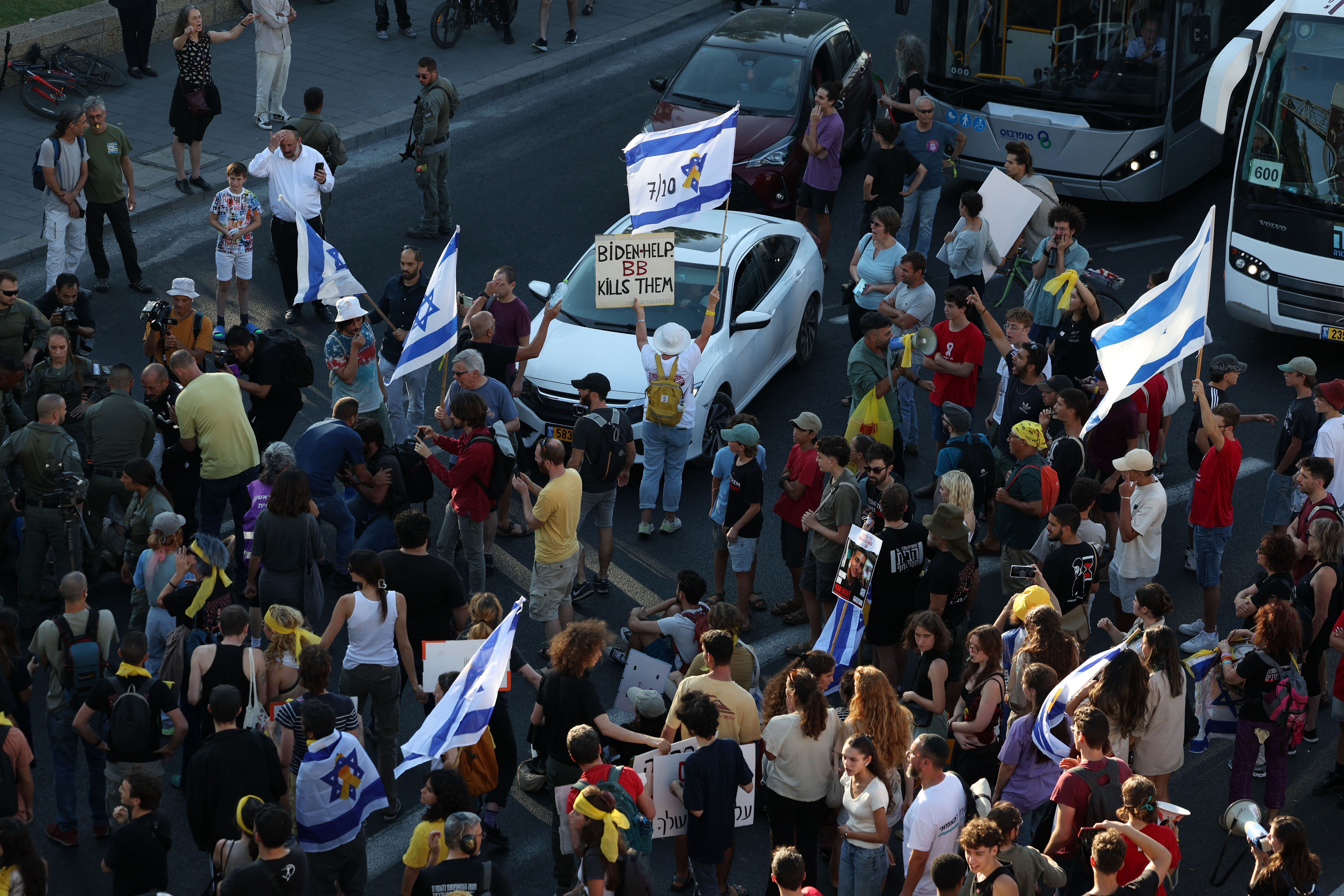 Israeli security forces intervene as relatives and supporters of Israeli hostages taken captive in the Gaza Strip since the October 7 attacks by Palestinian Hamas militants, block a major road during a protest in central Jerusalem on September 1, 2024.