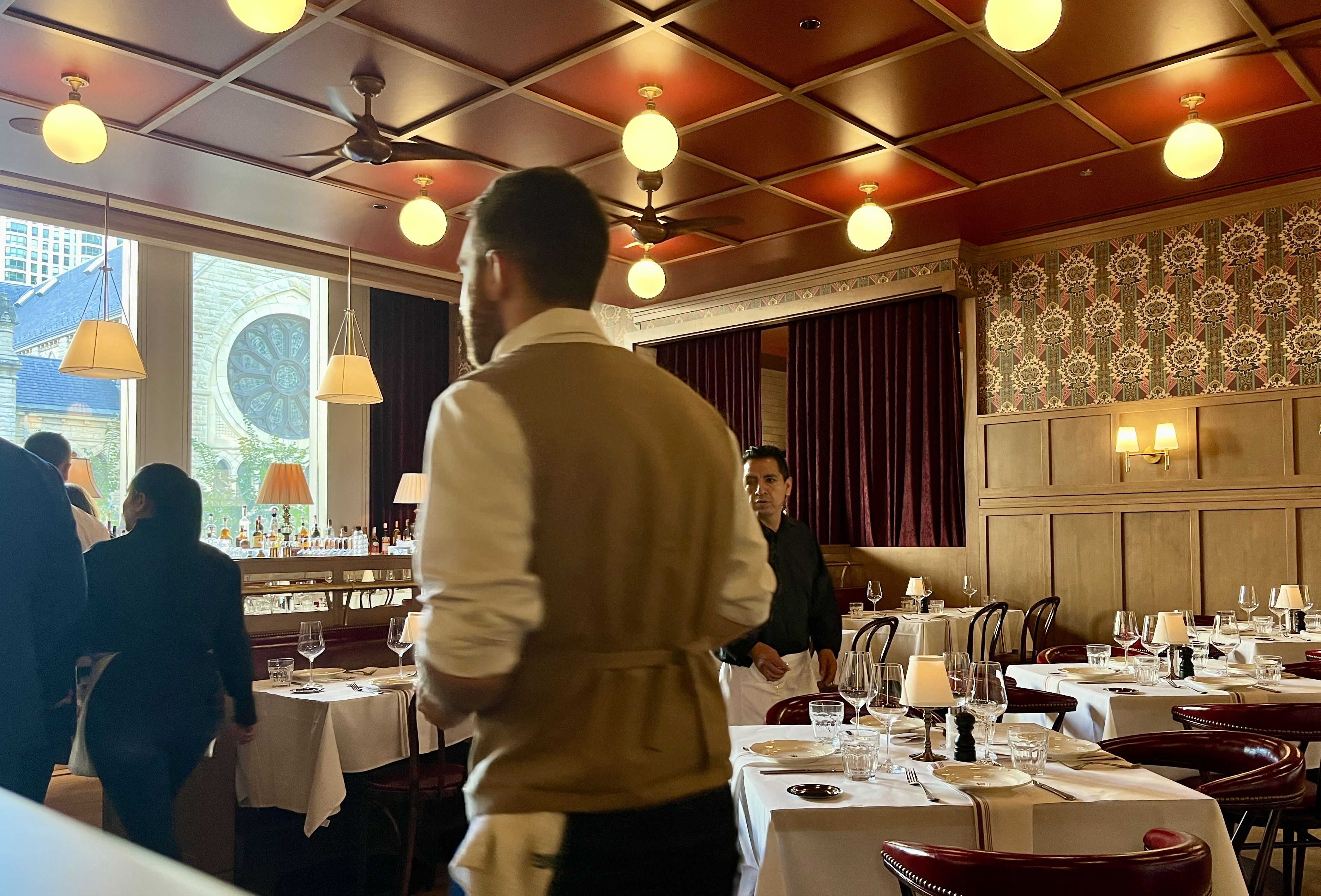 restaurant dining room 