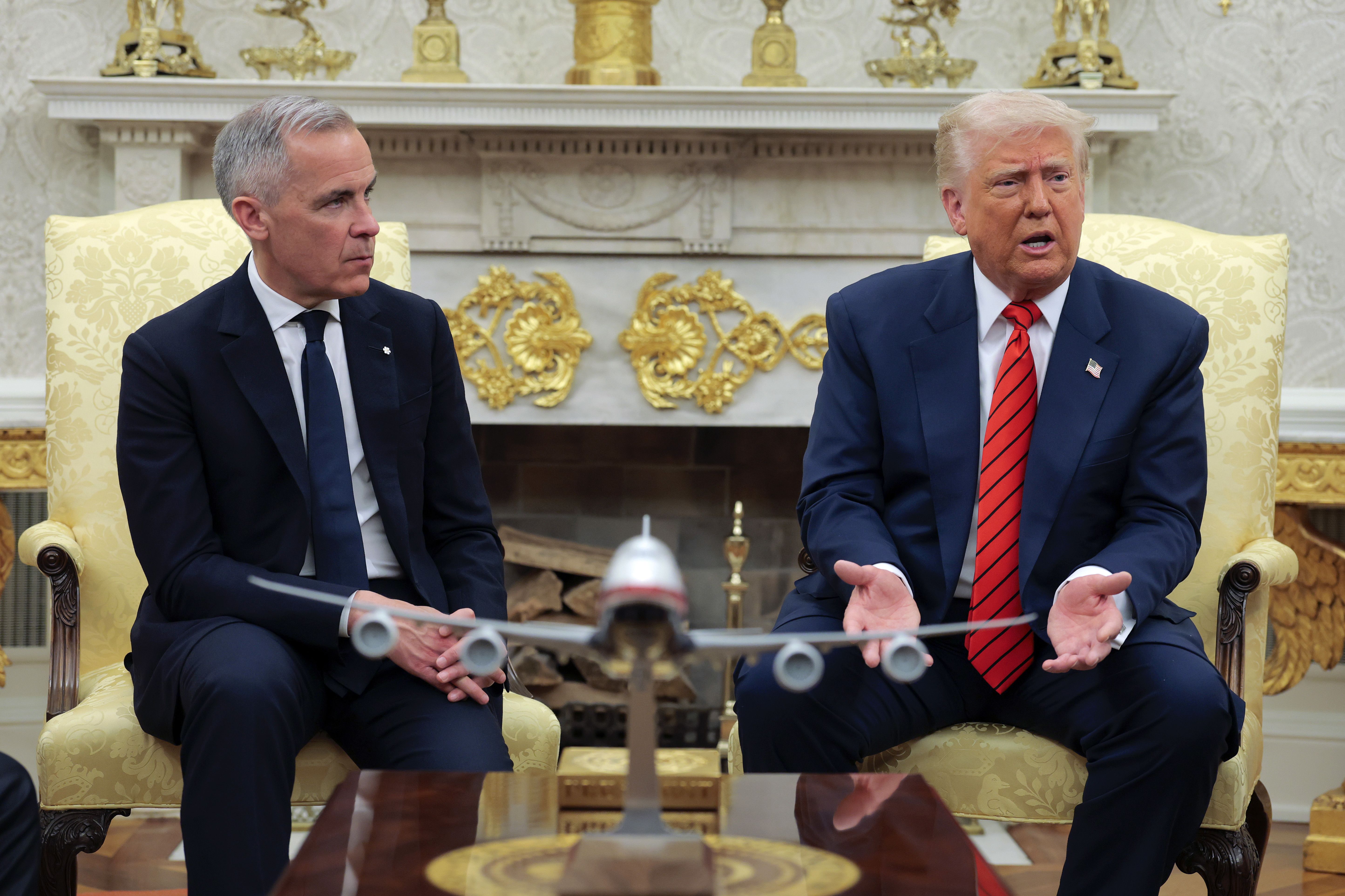 WASHINGTON, DC - MAY 06: U.S. President Donald Trump (R) meets with Canadian Prime Minister Mark Carney in the Oval Office at the White House on May 6, 2025 in Washington, DC. Carney, who was elected into office last week, is expected to meet with President Trump to discuss trade and the recent tari