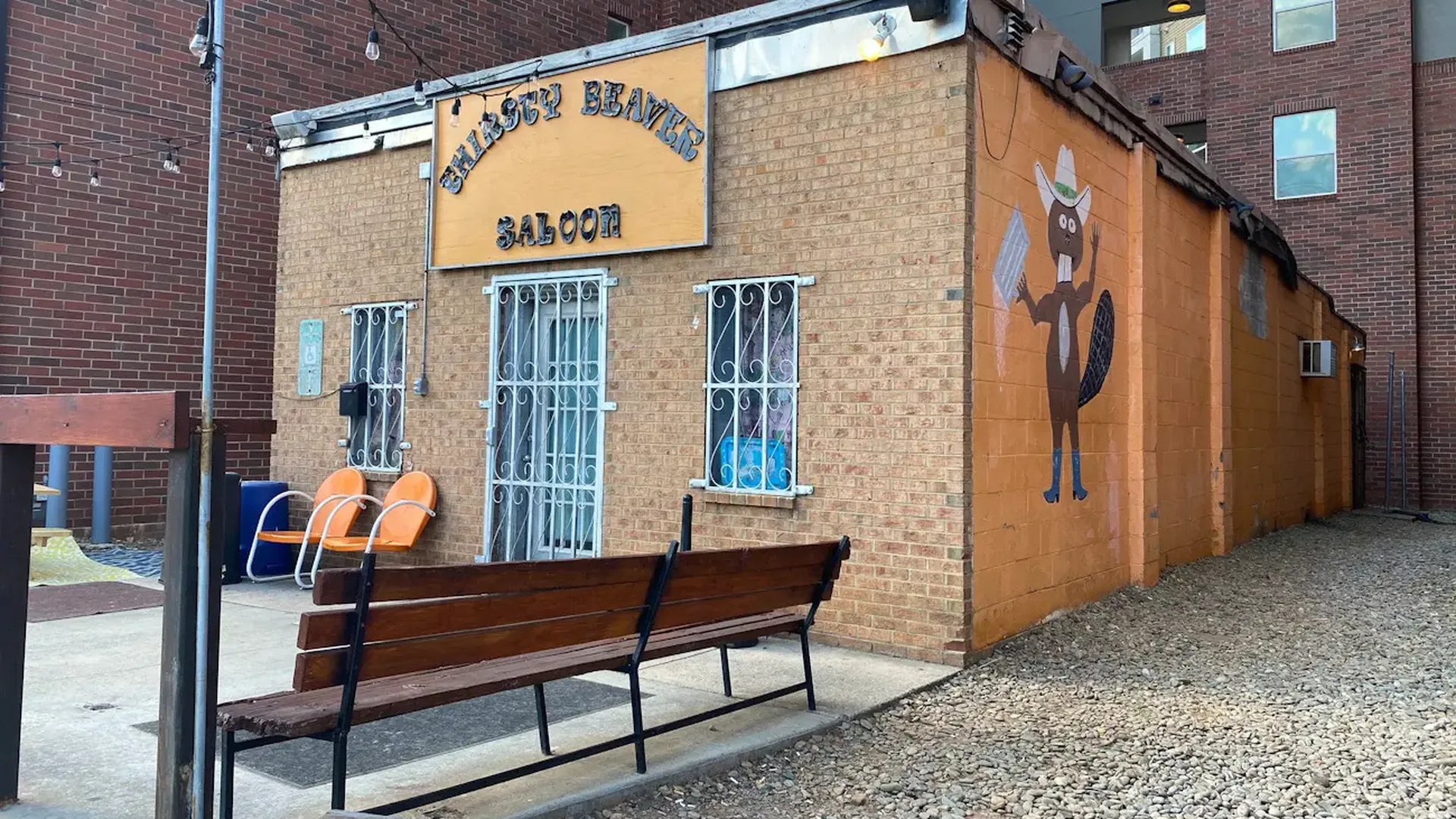 Thirsty Beaver. Axios archives