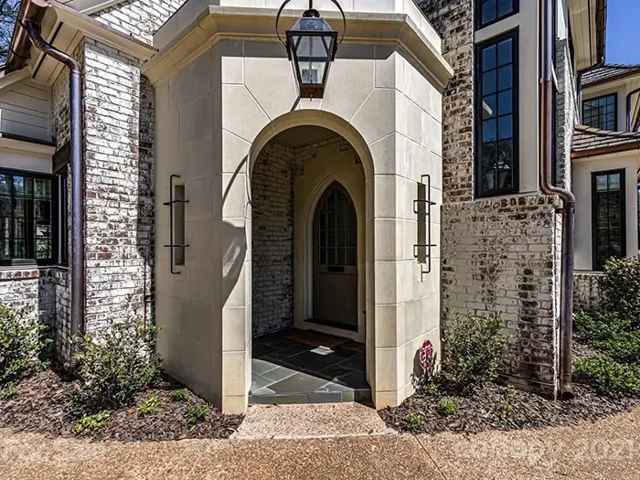1150 Queens Rd Unit 6 door