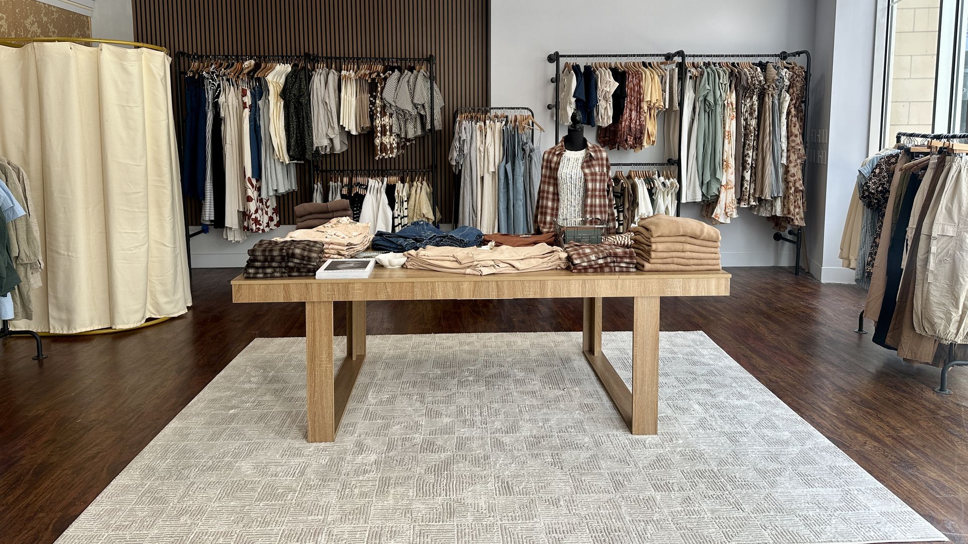 New retail store in former epicenter Nostalgia Hollow Co.