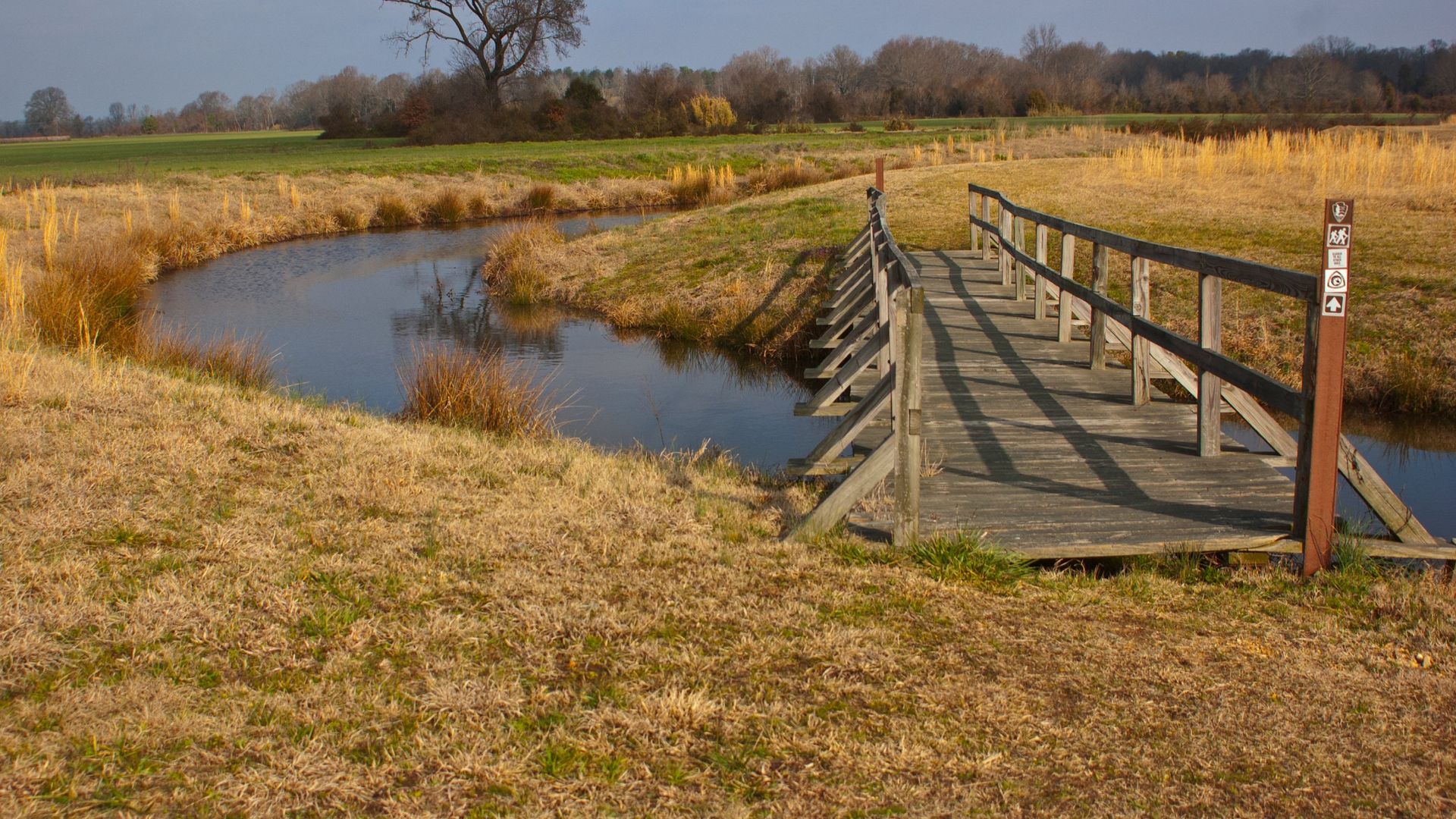 Mississippi, Natchez Trace Parkway, Footbridge Over Town Creek near Tupelo. 