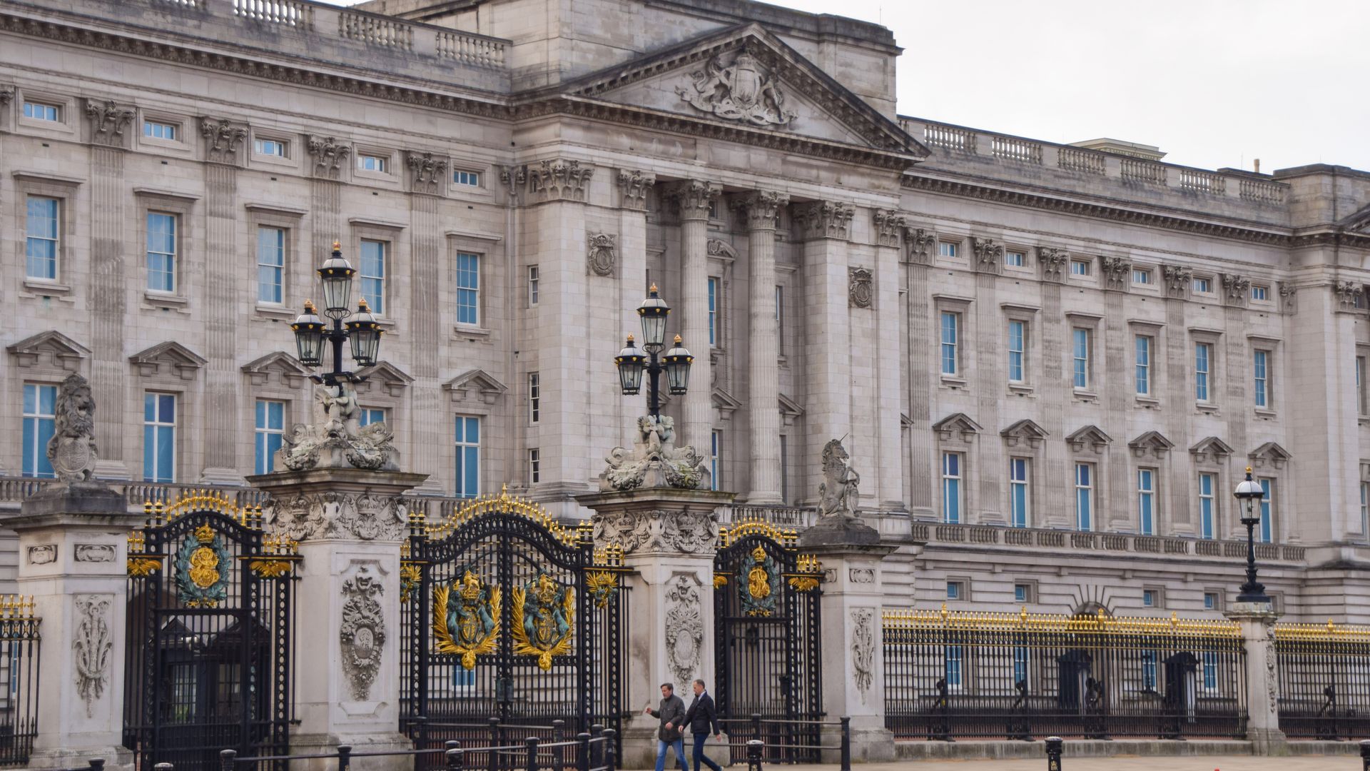 An exterior view of Buckingham Palace