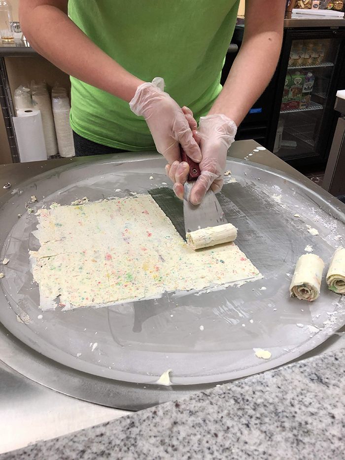 Around the World Cafe rolling ice cream process