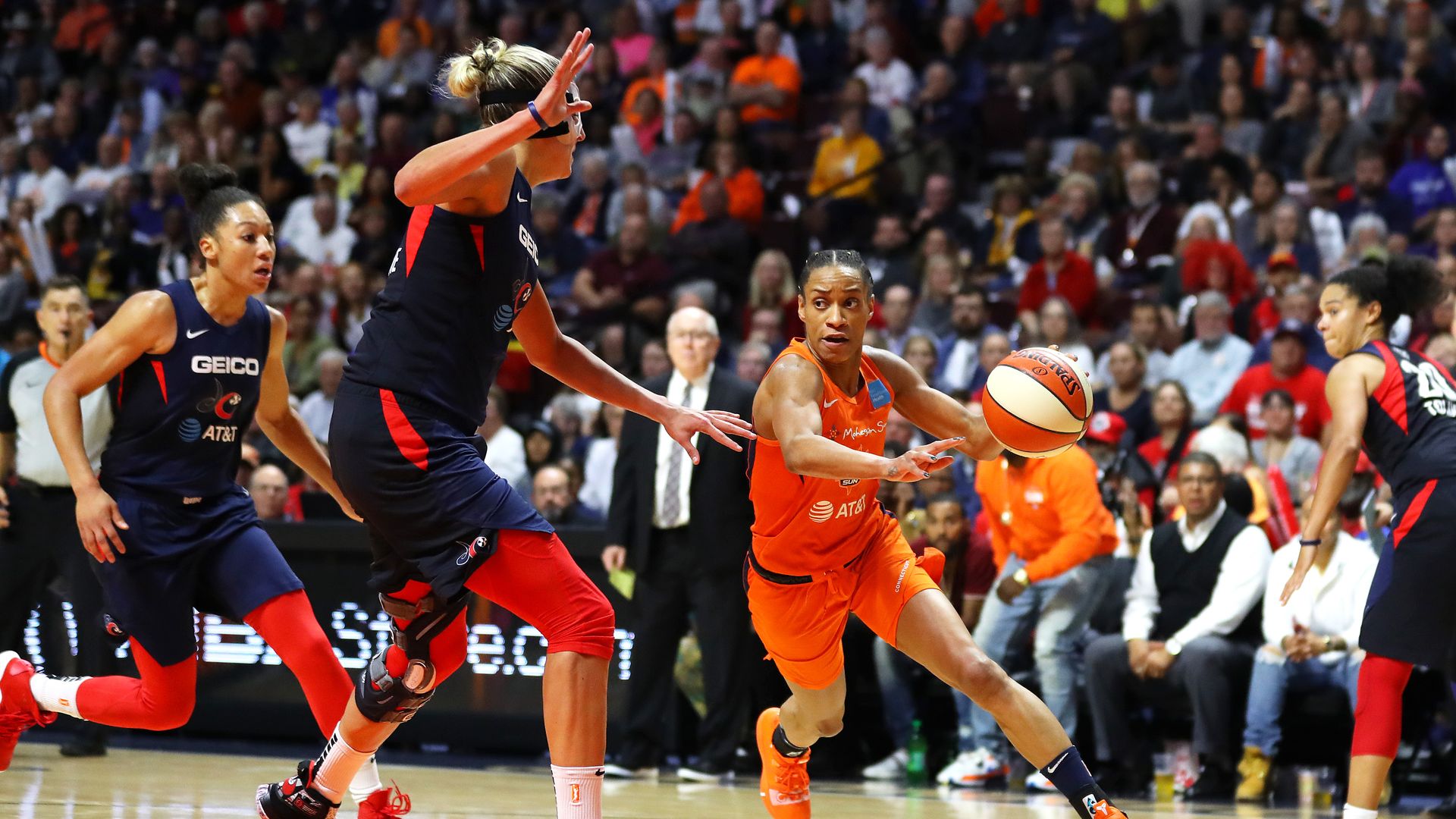  Elena Delle Donne #11 of Washington Mystics defends Jasmine Thomas #5 of Connecticut Sun during the 2019 WNBA Finals