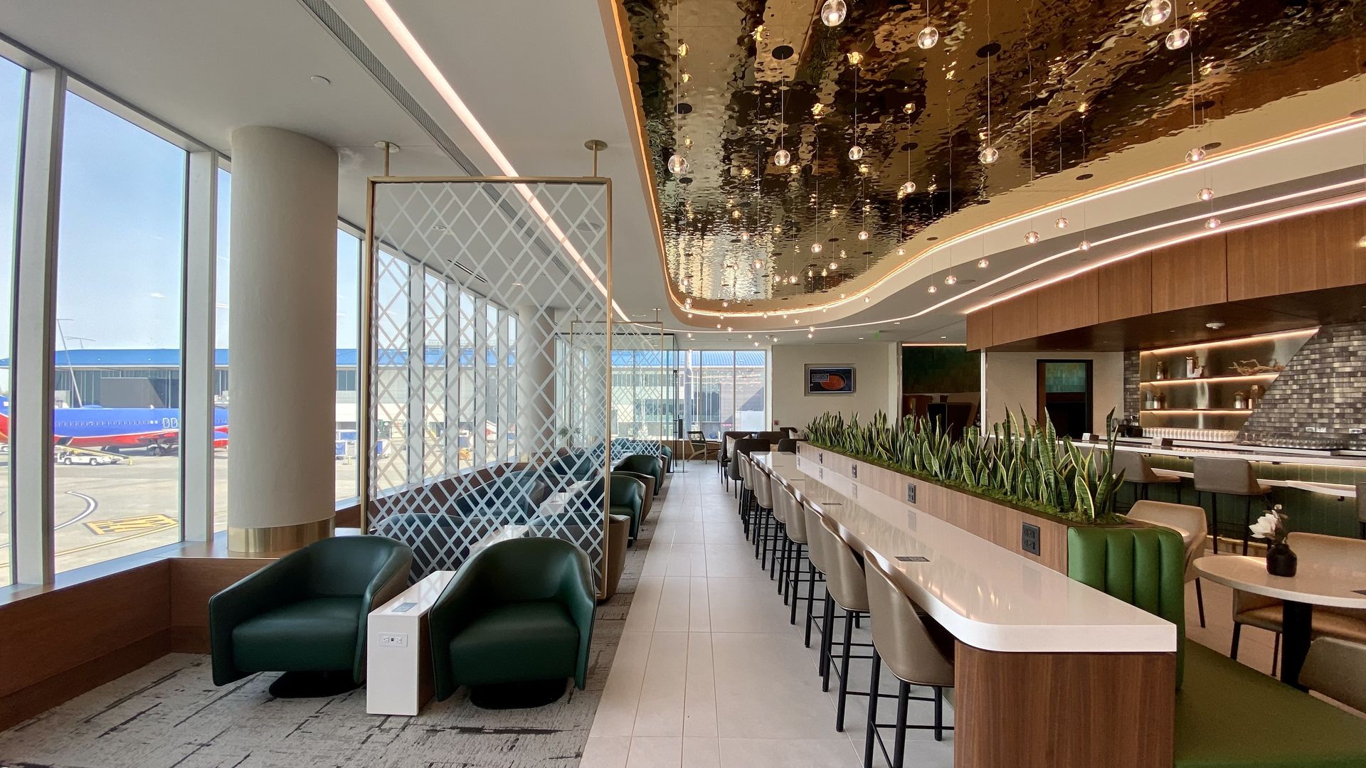 The Club CLT in concourse A is the airport's newest lounge. It opened in spring 2022. Photo: Ashley Mahoney/Axios