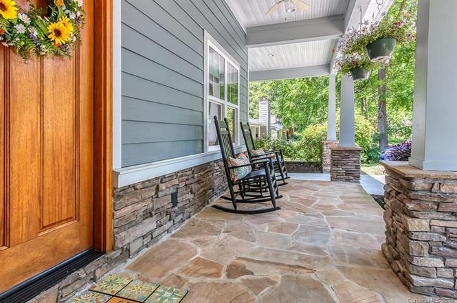 2232 Laburnum Ave porch