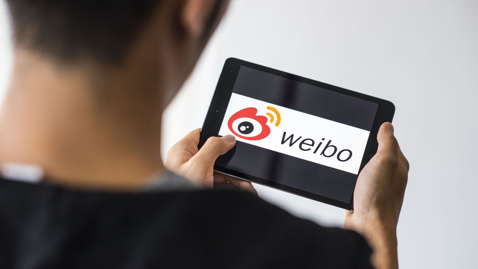 Weibo on an iPad