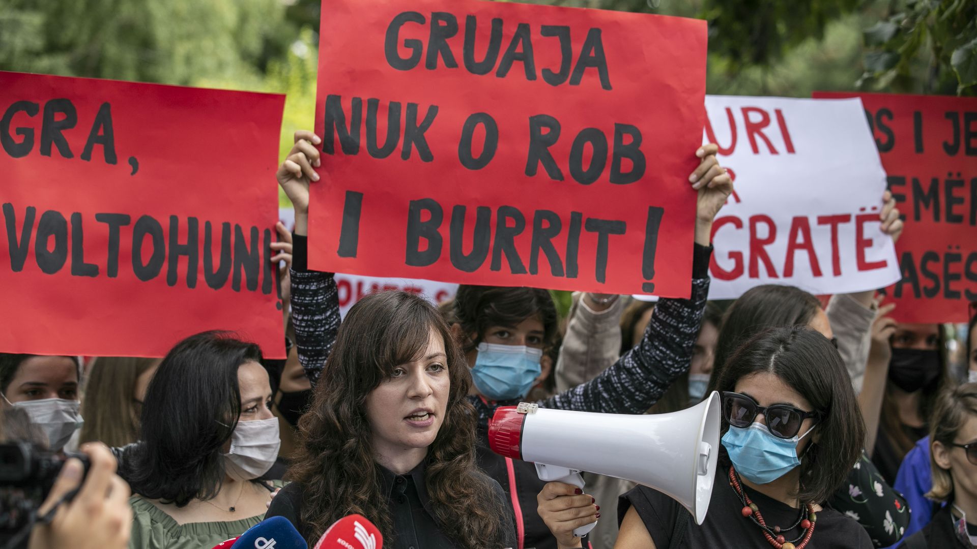 women in kosovo protest femicide