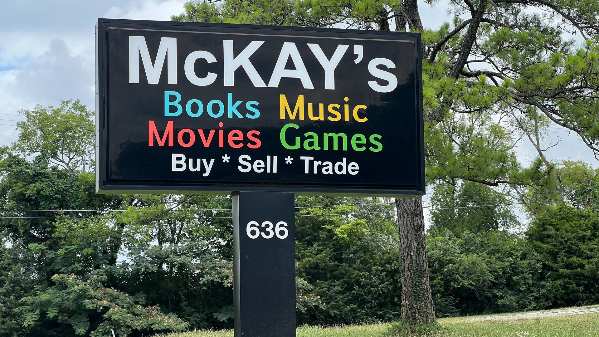 A sign to McKay's store in Bellevue