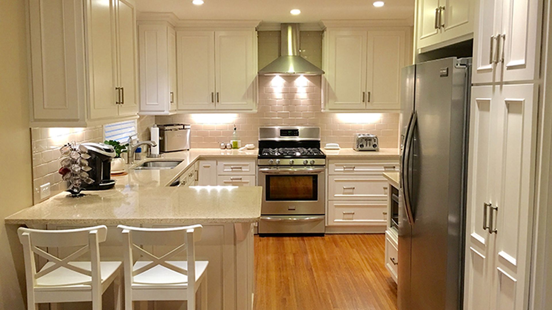 Home of the day Updated family home in beautiful Beverly Woods / 4bd