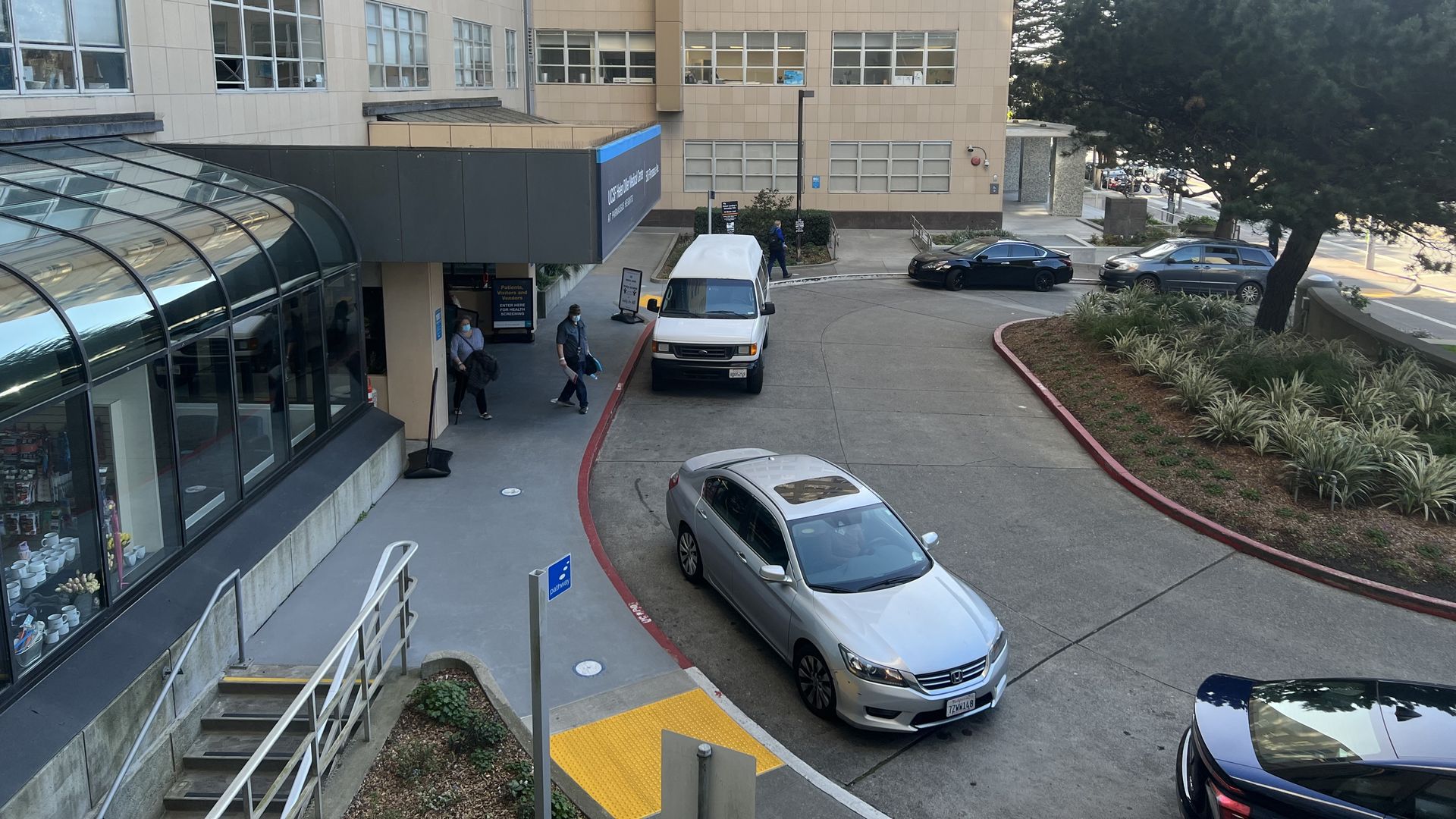 Photo of an ER driveway