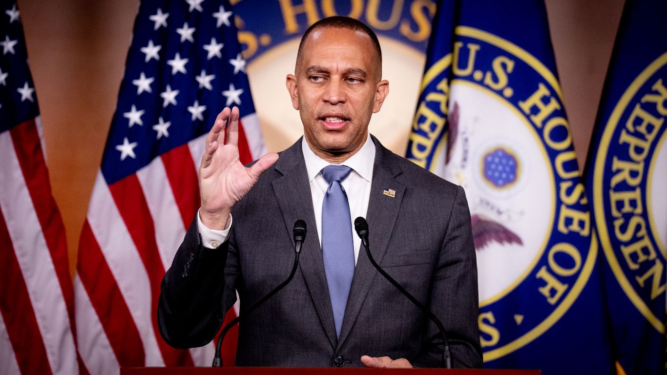 Hakeem Jeffries denies Nancy Pelosi is undermining his leadership