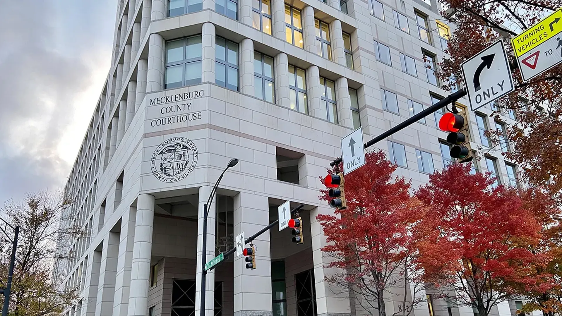 Mecklenburg County courthouse. Photo: Ashley Mahoney/Axios