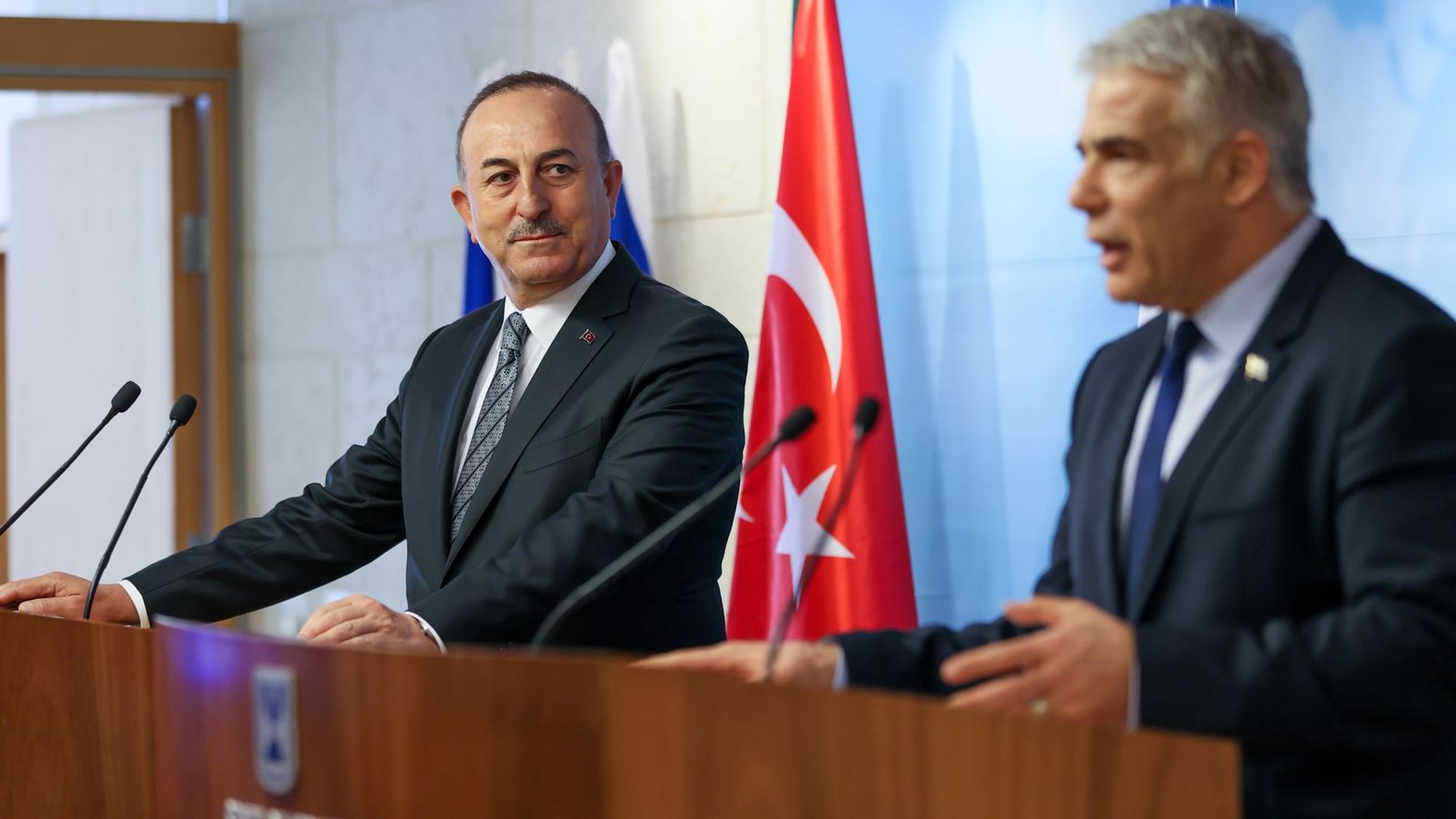 Turkish Foreign Minister Mevlüt Çavuşoğlu (left) and Israeli Foreign Minister Yair Lapid on May 25. Photo: Cem Ozdel/Anadolu Agency via Getty Images