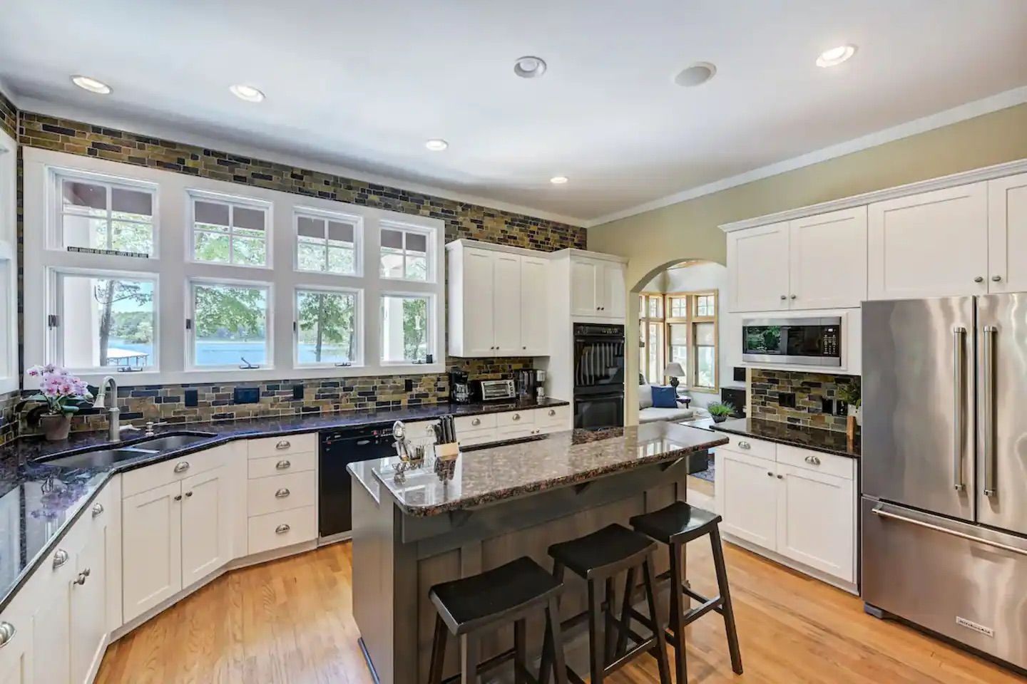 Charlotte Love is blind lake house