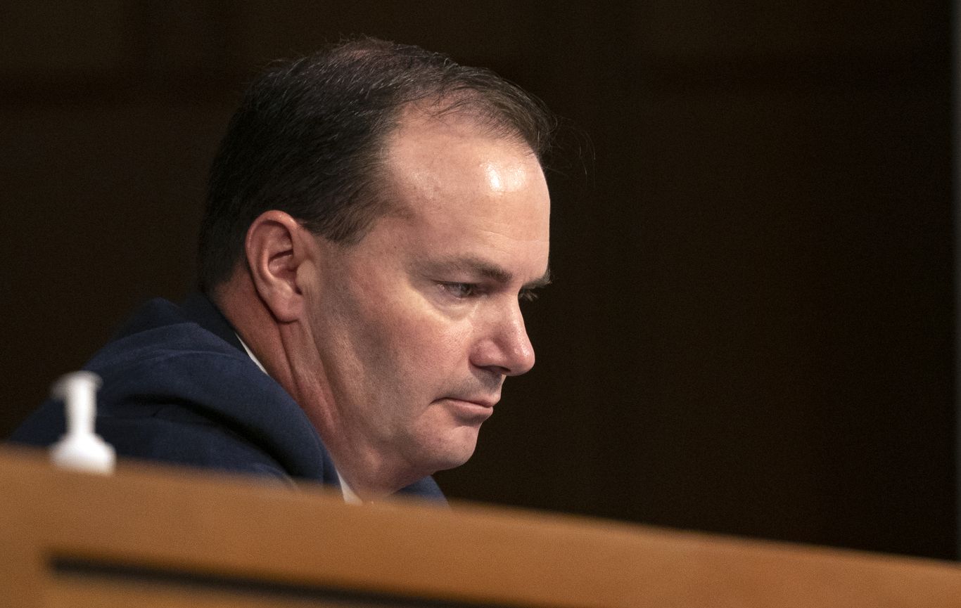 Sen. Mike Lee attends Supreme Court confirmation hearing in person after COVID diagnosis