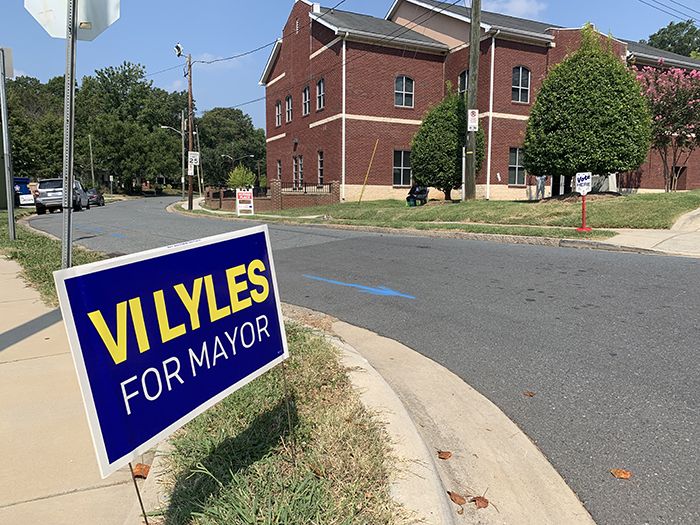 2019-09-10 Vi Lyles for mayor sign