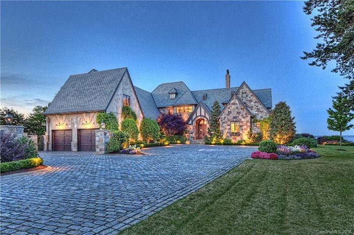 8495 Norman Estates Dr