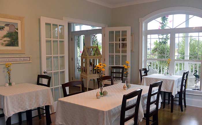 Breakfast-Room-at-Sunset-Inn