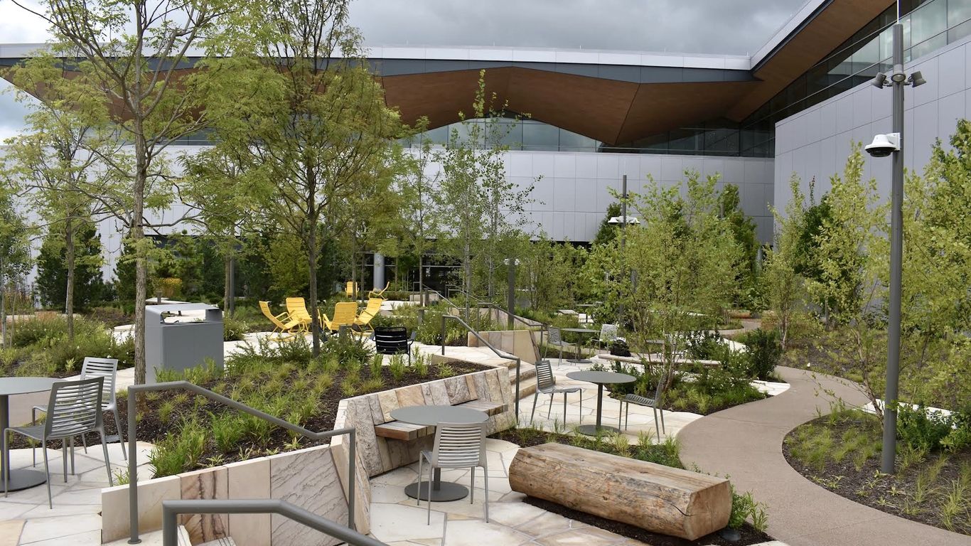 PIT opens public outdoor airport terrace