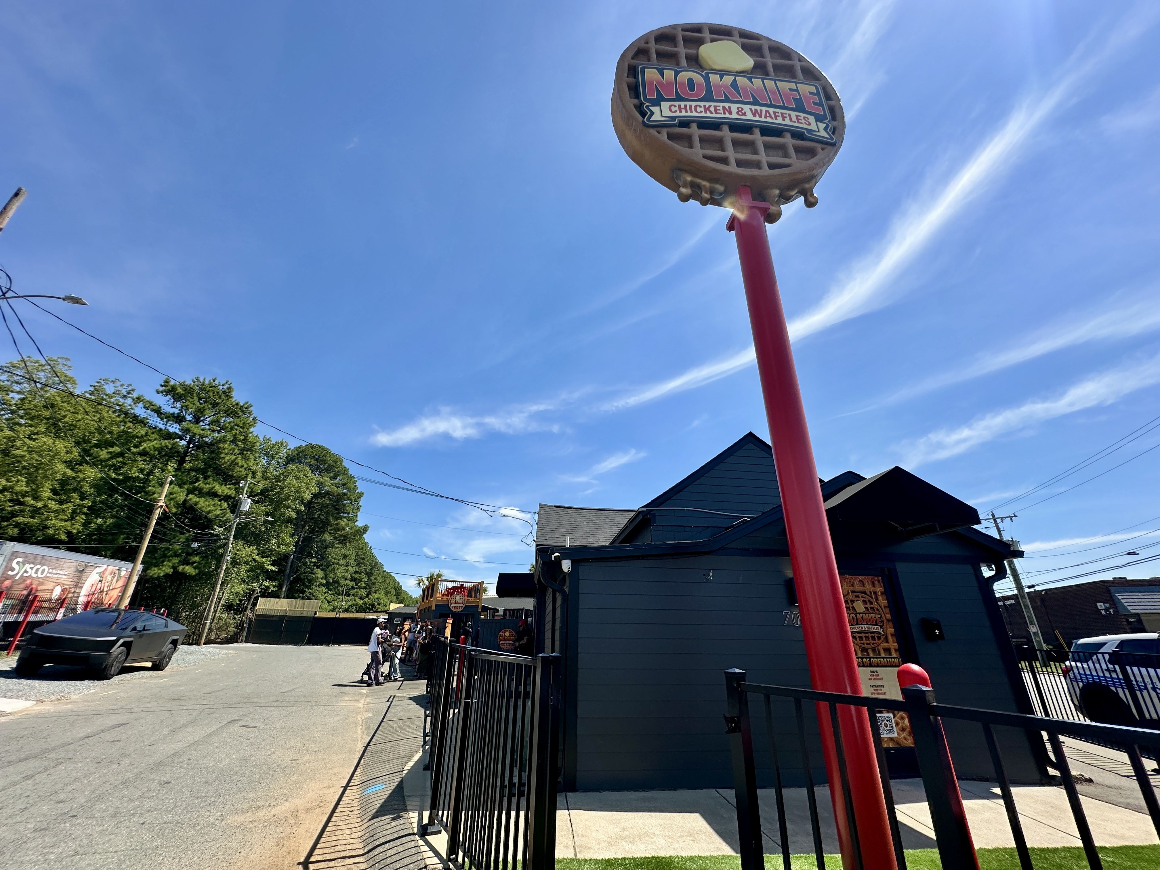 no knife chicken and waffles rapper dabay restaurant charlotte now open