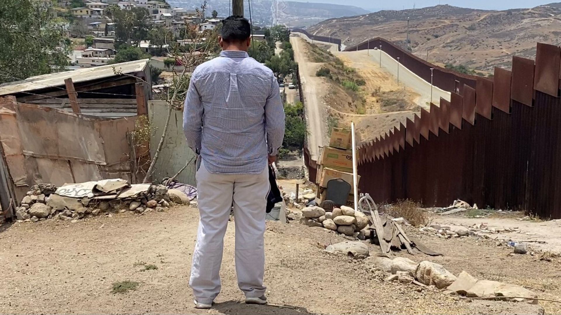 A man views both sides of the southern border from Mexico.
