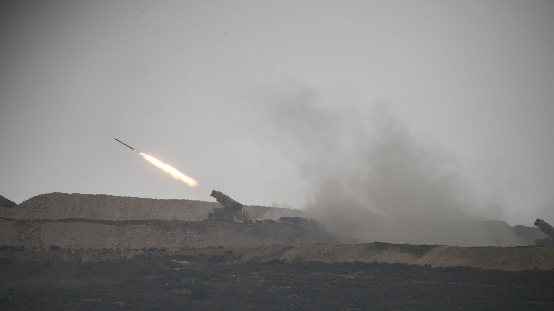 Turkish howitzer firing