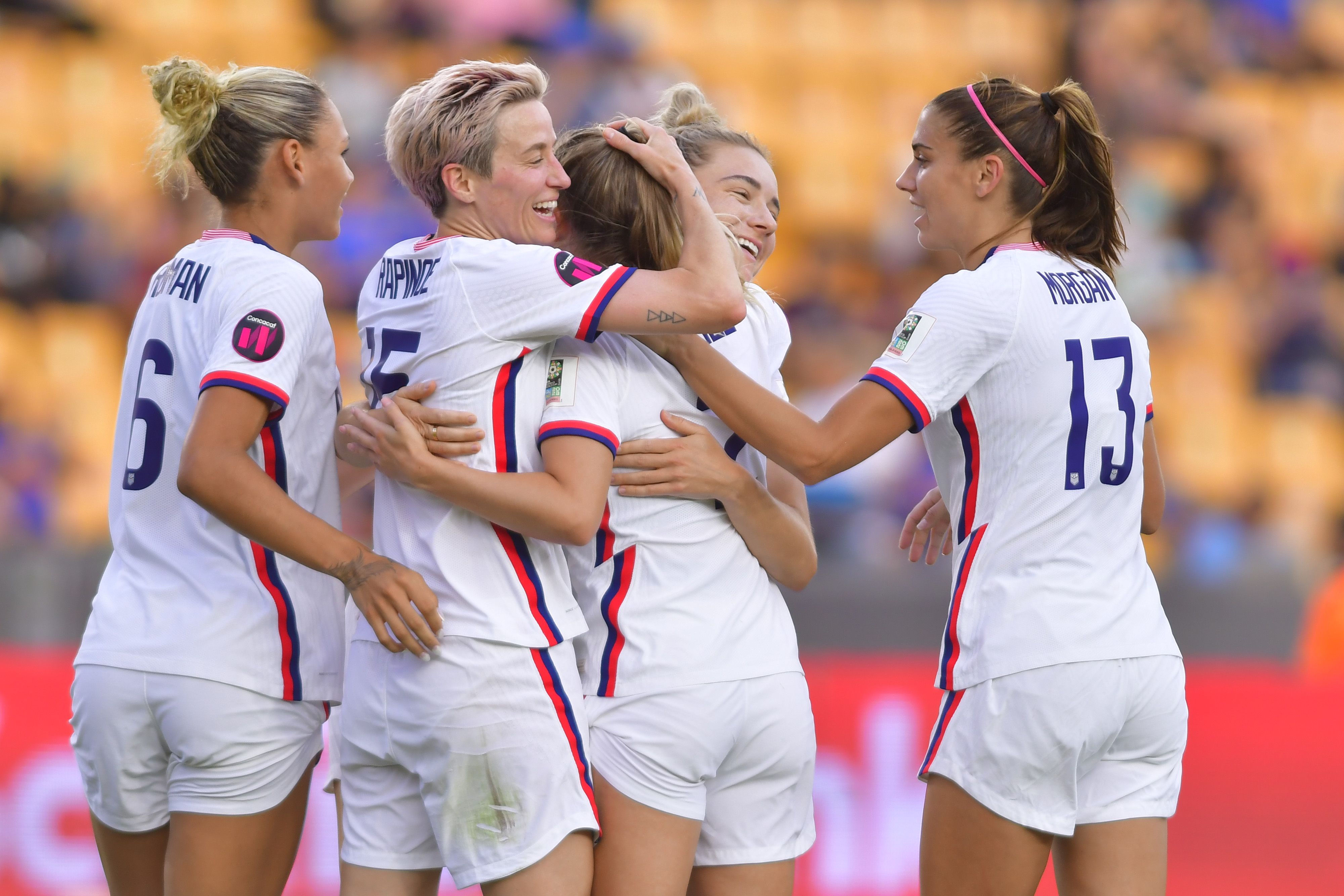 uswnt celebrates goal