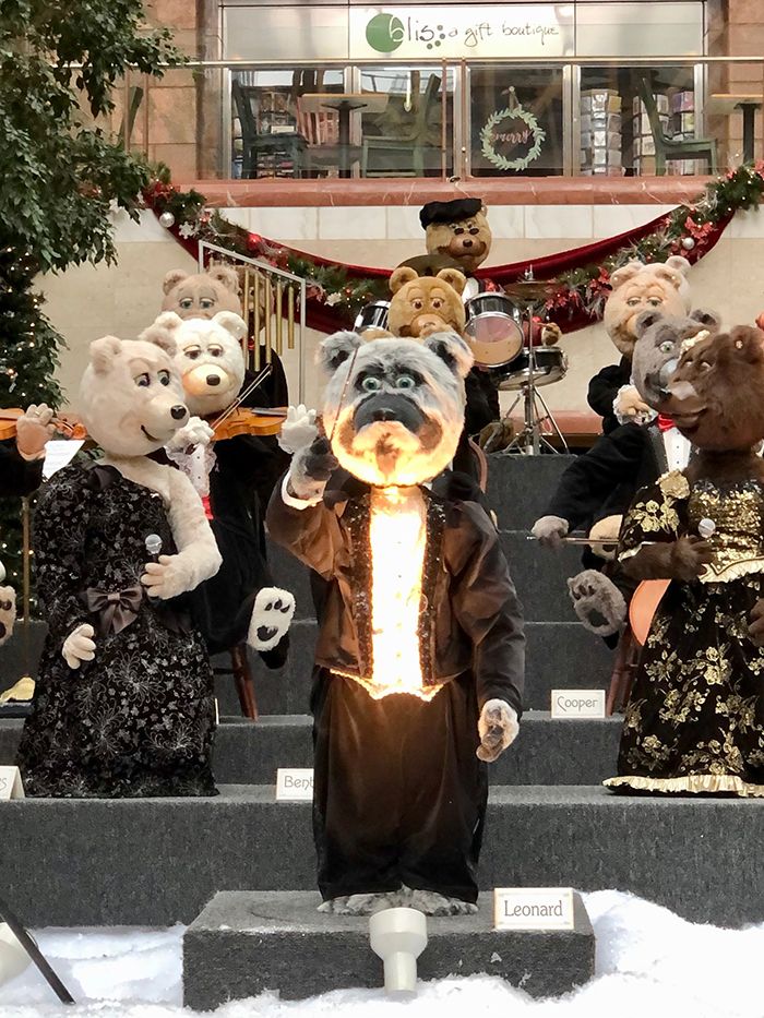 singing bears at founder's hall