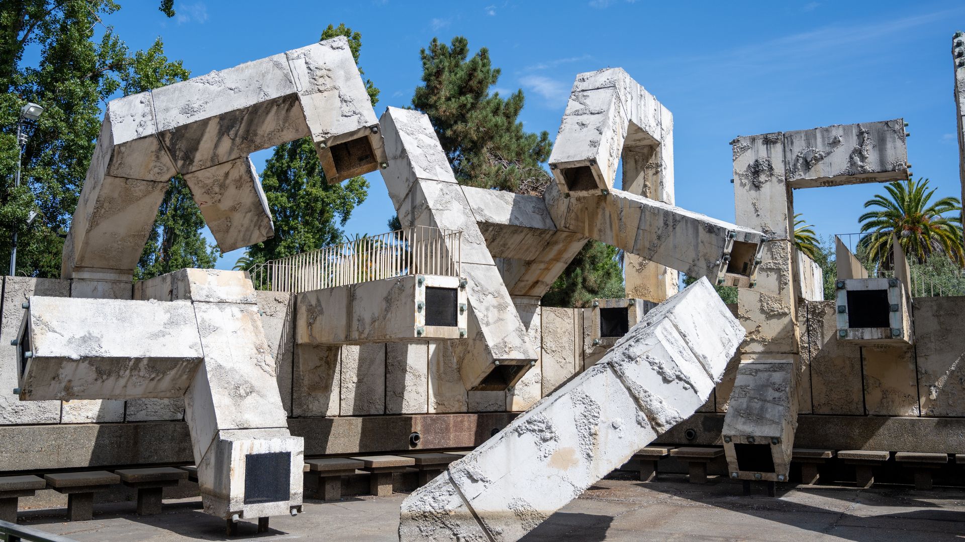 Love it or hate it, the Vaillancourt Fountain has come to define the Embarcadero. Photo: Smith Collection/Gado/Getty Images