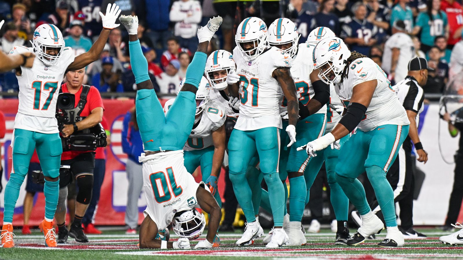 New england patriots vs miami dolphins hi-res stock photography